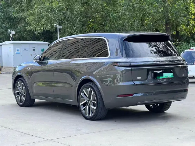 Li Auto L9 — Фото автомобиля 8