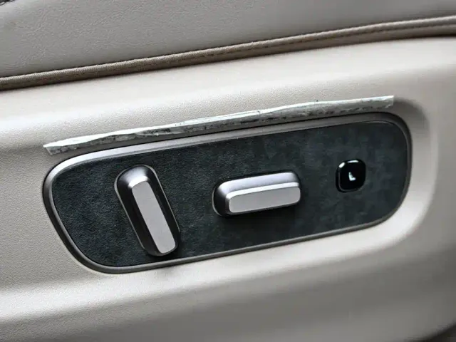 Li Auto i8 — Фото автомобиля 25