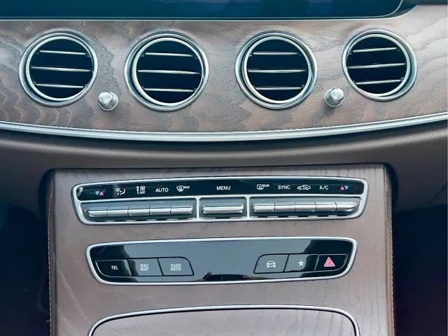 Mercedes-Benz E-Class — Фото автомобиля 13