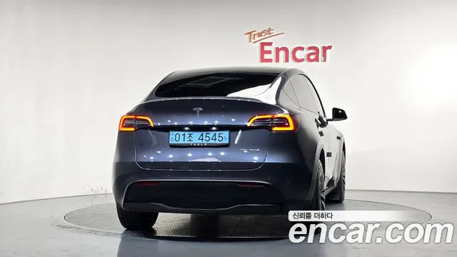 Tesla Model Y — Фото автомобиля 4