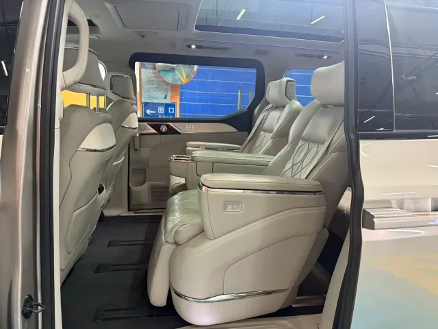 Volvo EM90 — Фото автомобиля 9