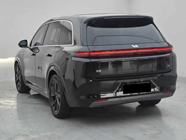 Li Auto L8 — Фото автомобиля 9