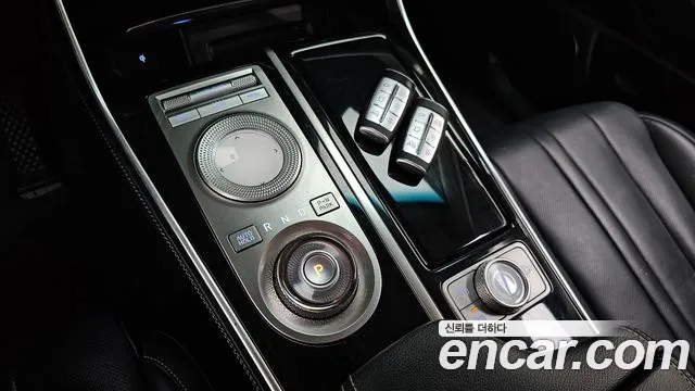 Genesis GV80 — Фото автомобиля 12