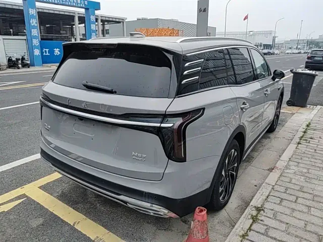 Hongqi HS7 PHEV — Фото автомобиля 11