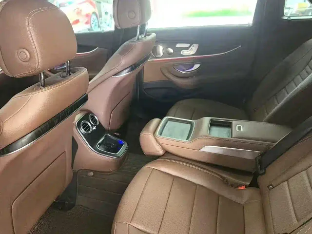 Mercedes-Benz E-Class — Фото автомобиля 5