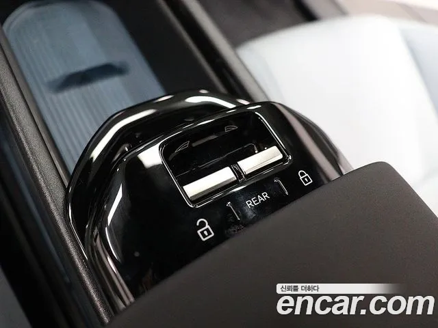 Volvo EX30 — Фото автомобиля 10