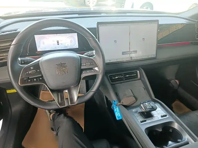 BYD Qin L — Фото автомобиля 9