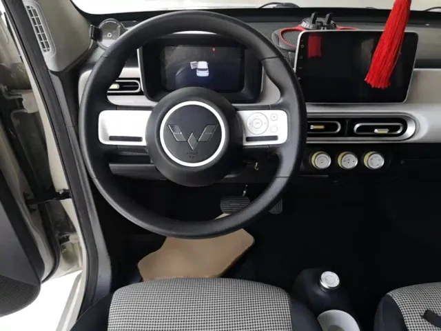 Wuling Hongguang Mini EV — Фото автомобиля 10