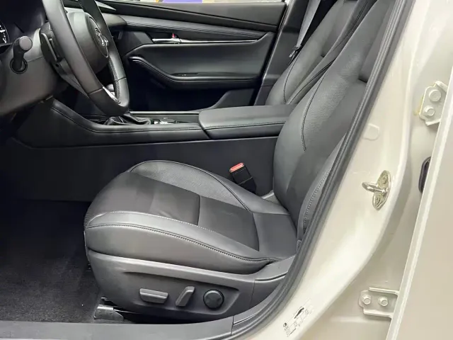 Mazda Axela — Фото автомобиля 14