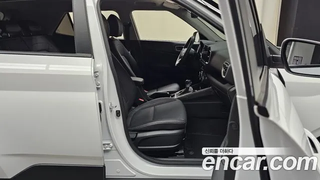 Hyundai Venue — Фото автомобиля 16