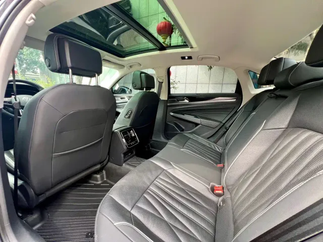 Volkswagen Passat — Фото автомобиля 16