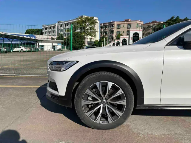 Volvo V90 — Фото автомобиля 4