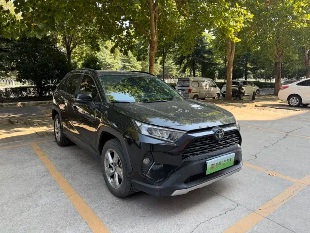 Toyota RAV4 — Фото автомобиля 2