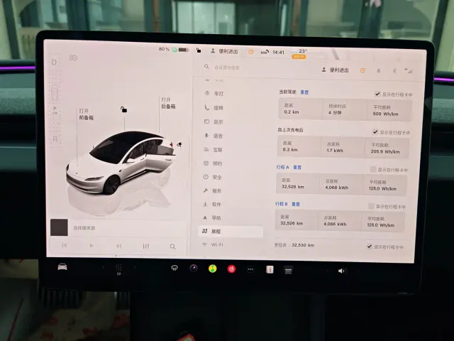 Tesla Model 3 — Фото автомобиля 12