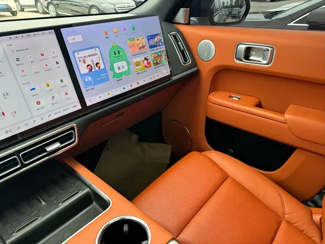 Li Auto L8 — Фото автомобиля 11