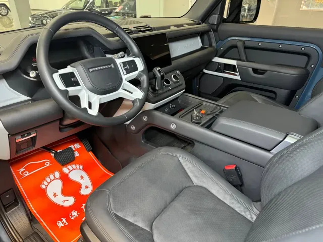 Land Rover Defender — Фото автомобиля 7
