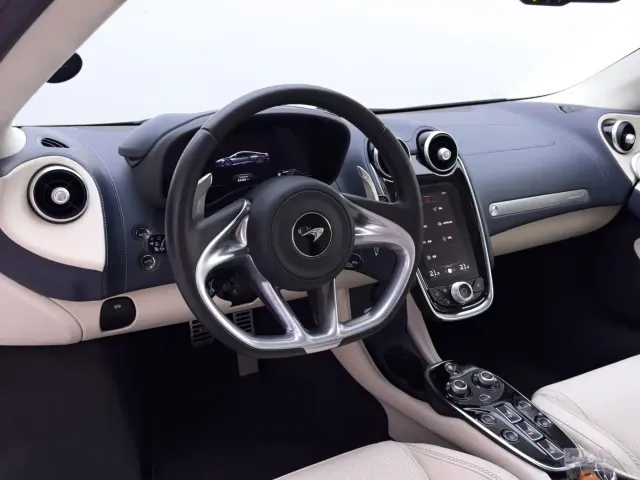 McLaren GT — Фото автомобиля 17