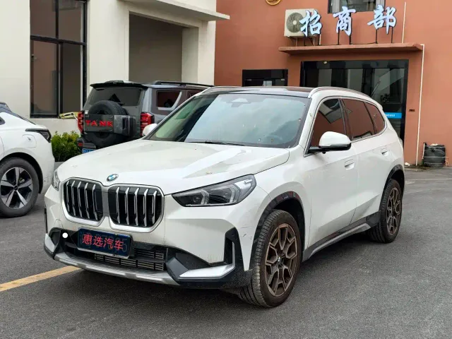Фотография автомобиля — BMW X1