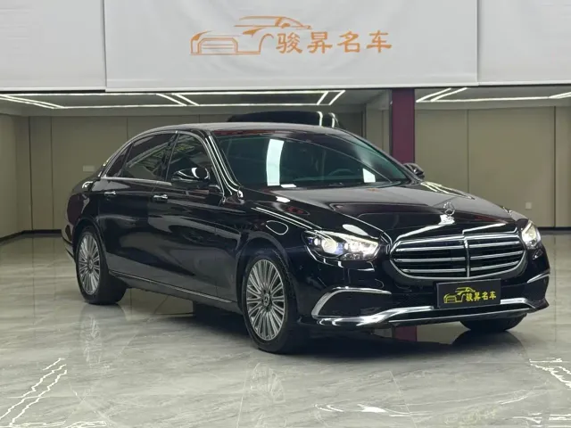 Mercedes-Benz E-Class — Фото автомобиля 3
