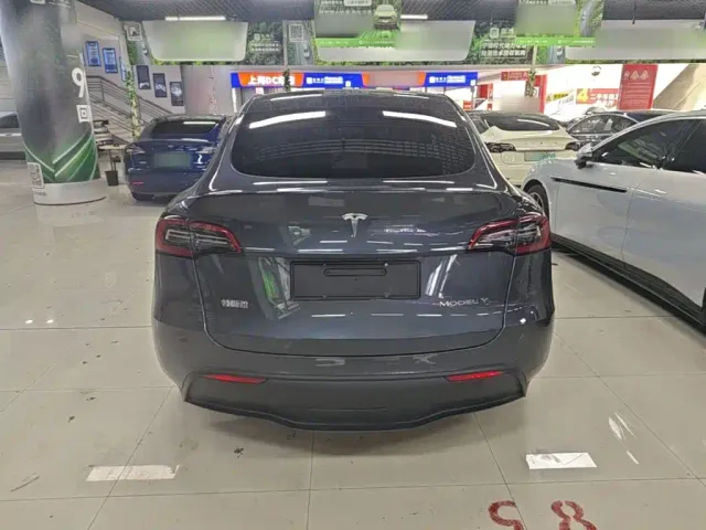 Tesla Model Y — Фото автомобиля 5