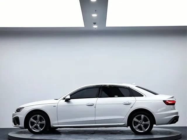 Audi A4L — Фото автомобиля 7