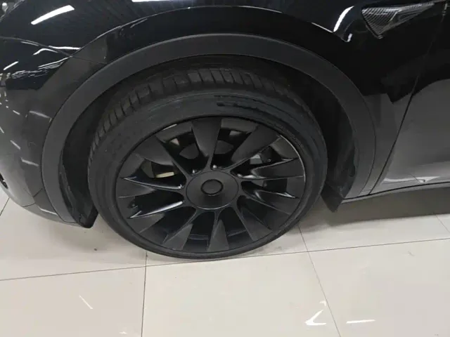 Tesla Model Y — Фото автомобиля 22