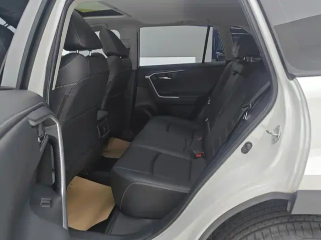 Toyota RAV4 — Фото автомобиля 11
