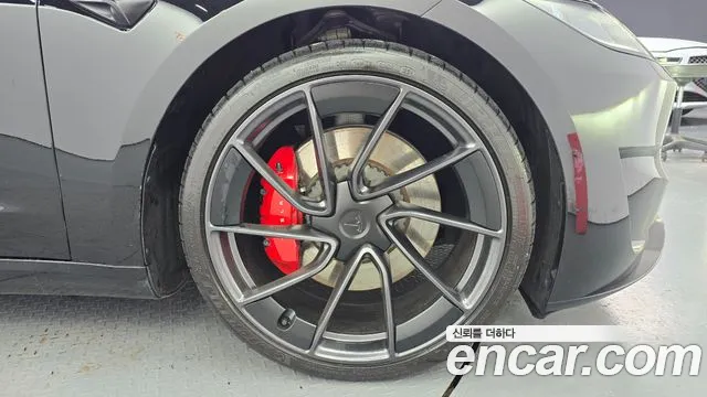 Tesla Model 3 — Фото автомобиля 6