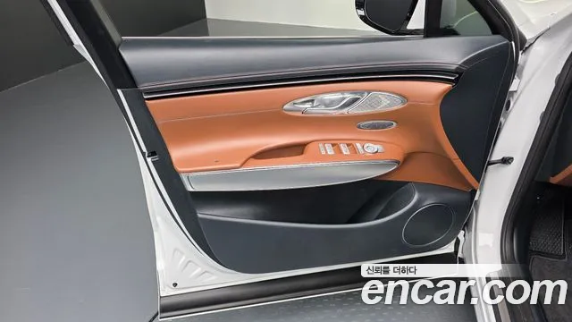 Genesis GV70 — Фото автомобиля 13
