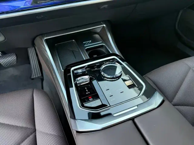 BMW 7 Series — Фото автомобиля 10