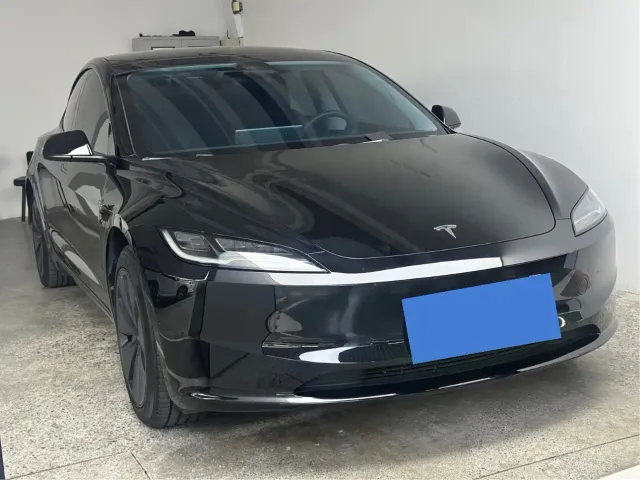 Tesla Model 3 — Фото автомобиля 3