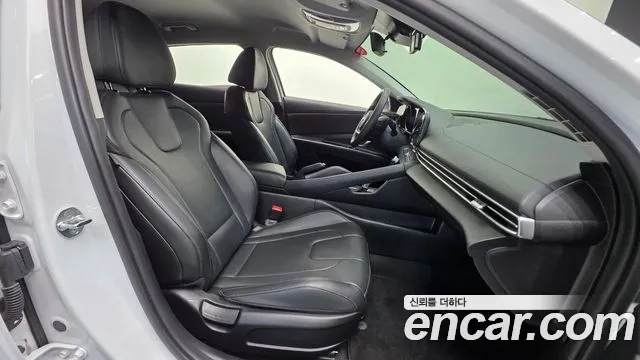 Hyundai Avante CN7 — Фото автомобиля 10