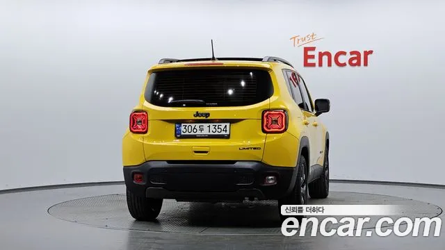 Jeep Renegade — Фото автомобиля 3