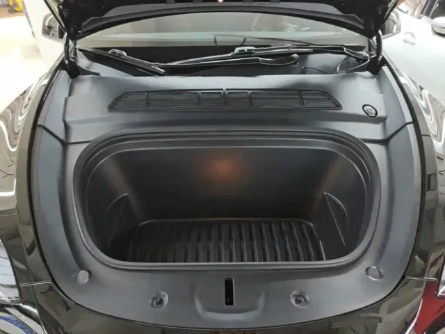 Tesla Model Y — Фото автомобиля 19