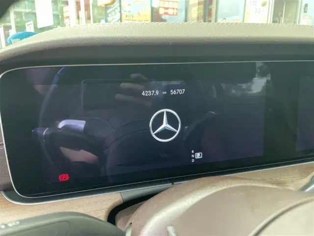 Mercedes-Benz E-Class — Фото автомобиля 8