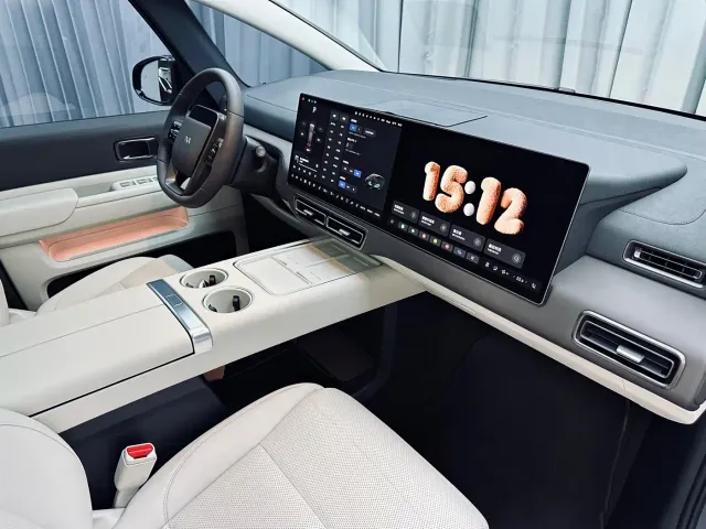 Li Auto MEGA — Фото автомобиля 17
