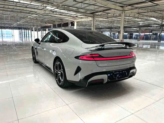 Xiaomi SU7 — Фото автомобиля 9