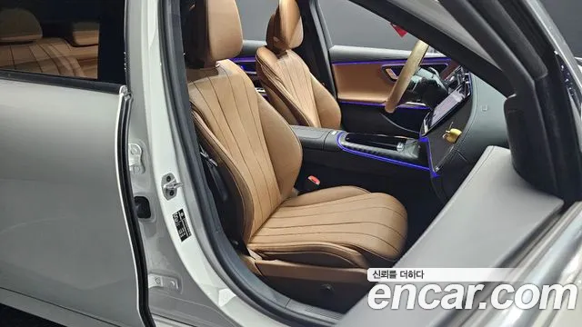 Mercedes-Benz E-Class — Фото автомобиля 12