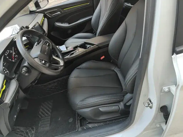 Roewe i5 — Фото автомобиля 14