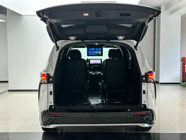 Toyota Granvia — Фото автомобиля 10