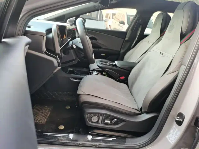 Hongqi EH7 — Фото автомобиля 14