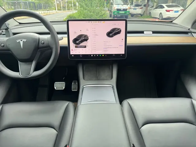 Tesla Model Y — Фото автомобиля 8
