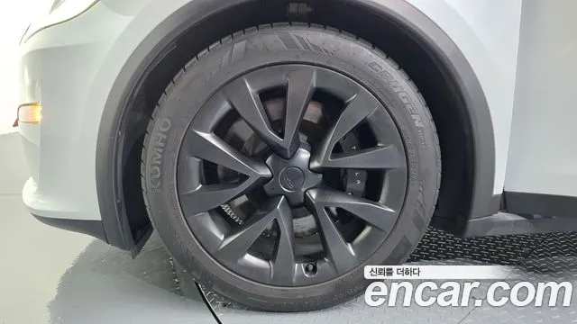 Tesla Model X — Фото автомобиля 5