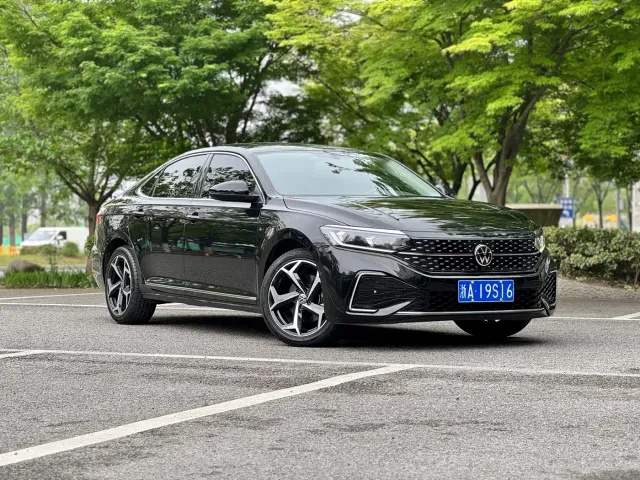 Volkswagen Passat — Фото автомобиля 19