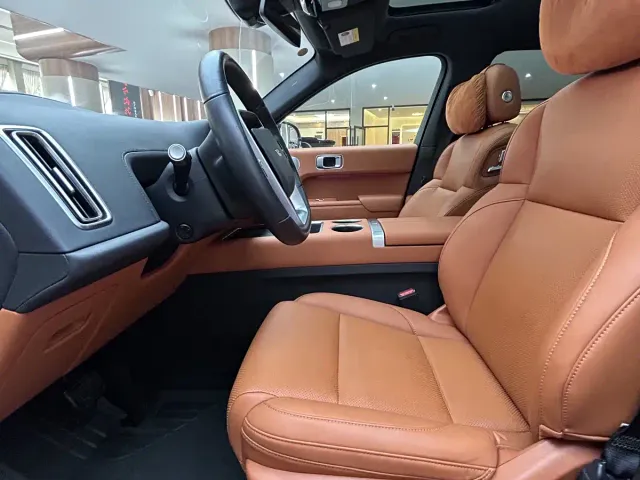 Li Auto L7 — Фото автомобиля 10