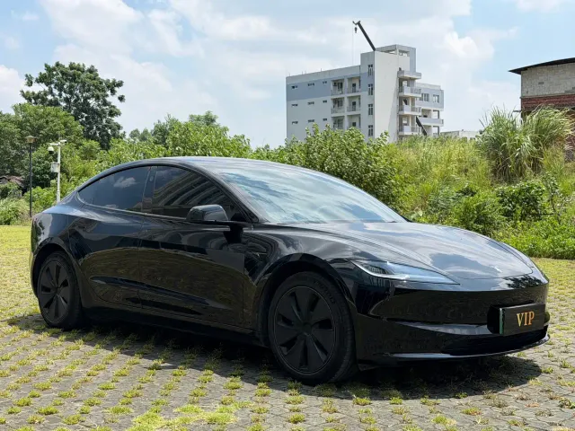 Tesla Model 3 — Фото автомобиля 3