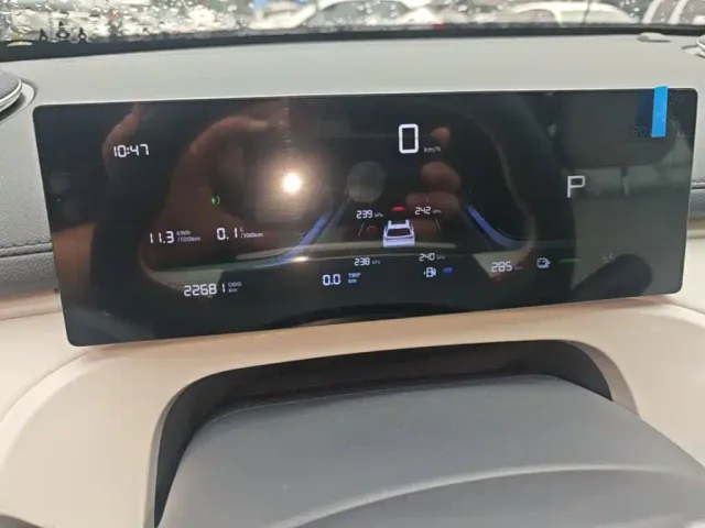 Geely Galaxy Starship 7 EM-i — Фото автомобиля 11