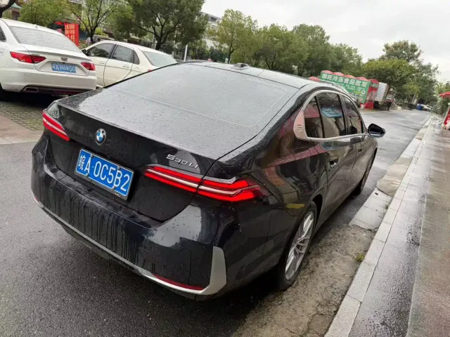 BMW 5 Series — Фото автомобиля 7