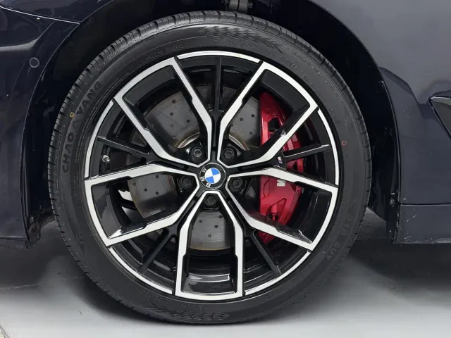 BMW 5 Series — Фото автомобиля 17