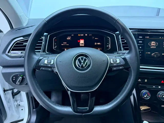 Volkswagen T-Roc — Фото автомобиля 11